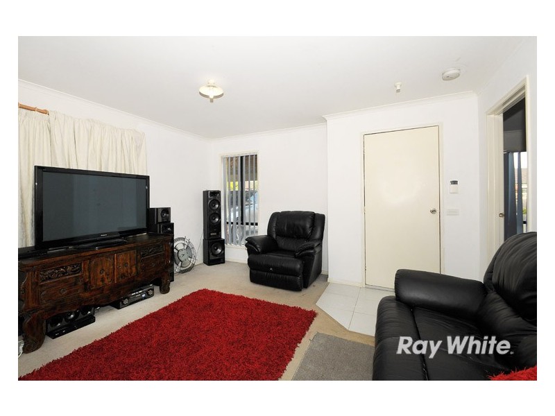 102 Scarborough Avenue, Cranbourne West VIC 3977