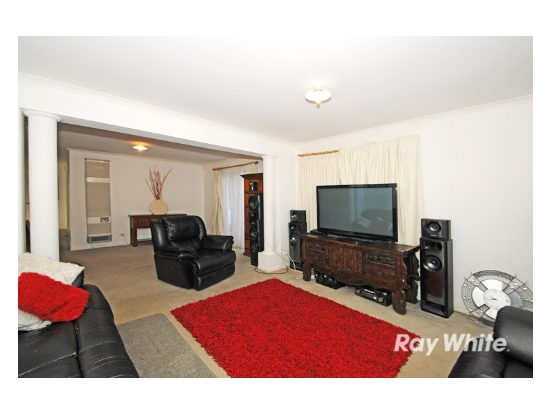 102 Scarborough Avenue, Cranbourne West VIC 3977