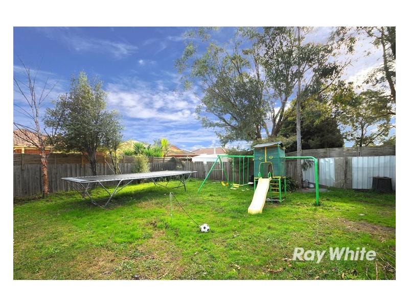 102 Scarborough Avenue, Cranbourne West VIC 3977