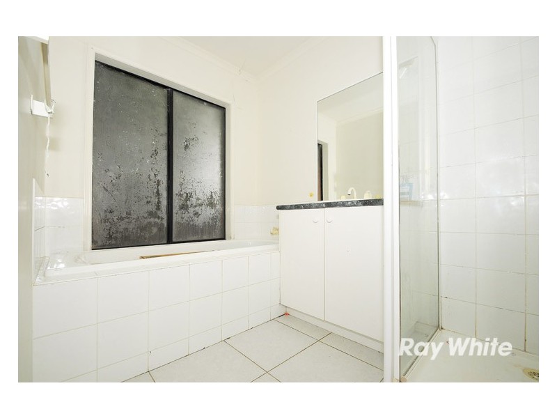 102 Scarborough Avenue, Cranbourne West VIC 3977