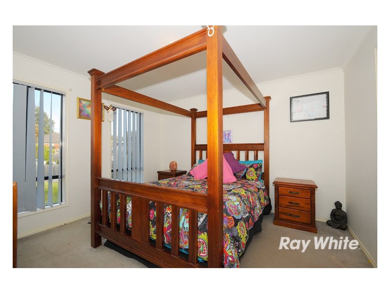 102 Scarborough Avenue, Cranbourne West VIC 3977