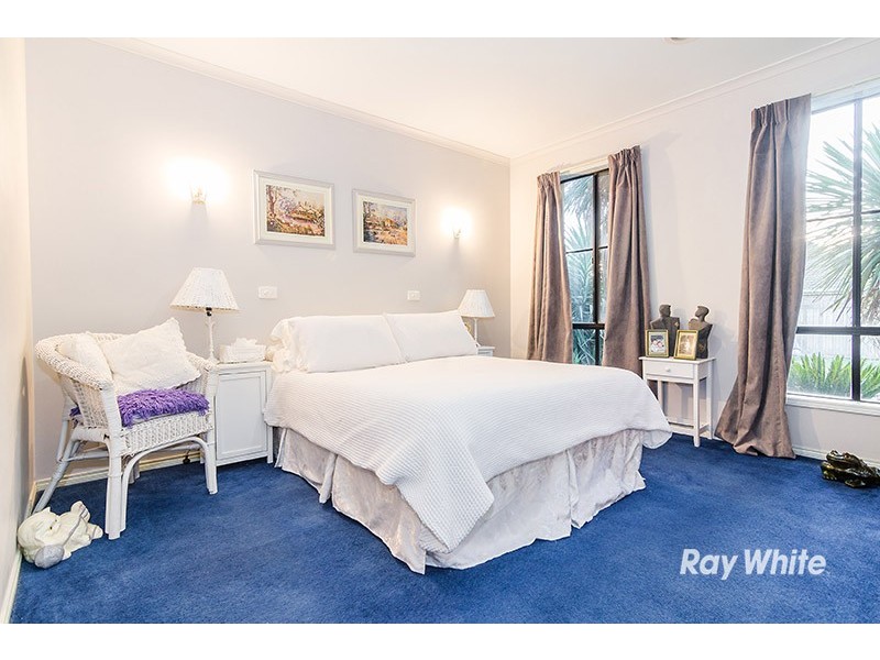 11 Feehan Crescent, Narre Warren South VIC 3805