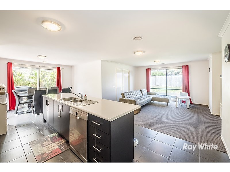 10 Vane Street, Cranbourne East VIC 3977