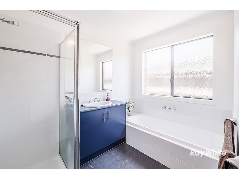 10 Vane Street, Cranbourne East VIC 3977