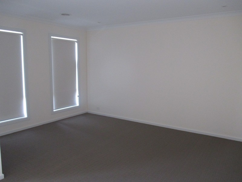 18 Mayflower Drive, Cranbourne West VIC 3977