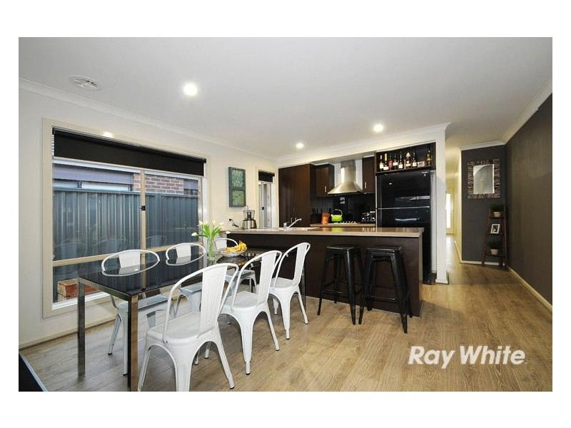 8 Hestia Avenue, Cranbourne West VIC 3977