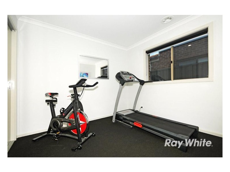 8 Hestia Avenue, Cranbourne West VIC 3977