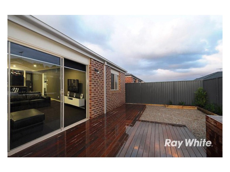 8 Hestia Avenue, Cranbourne West VIC 3977