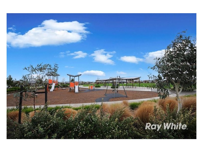 8 Hestia Avenue, Cranbourne West VIC 3977