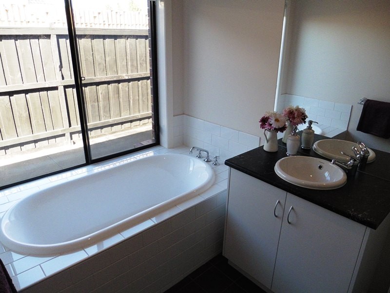 19 Beechwood Drive, Lyndhurst VIC 3975