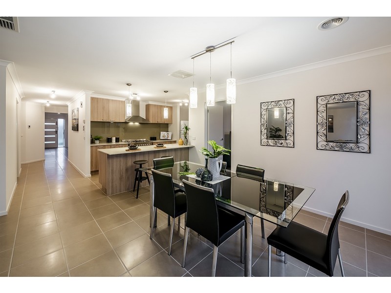 1 Albida Parade, Lyndhurst VIC 3975