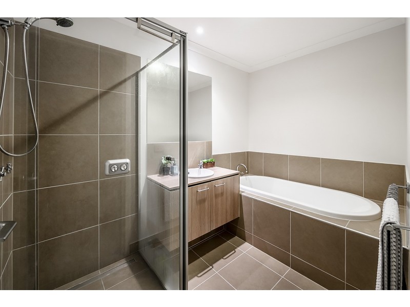 1 Albida Parade, Lyndhurst VIC 3975