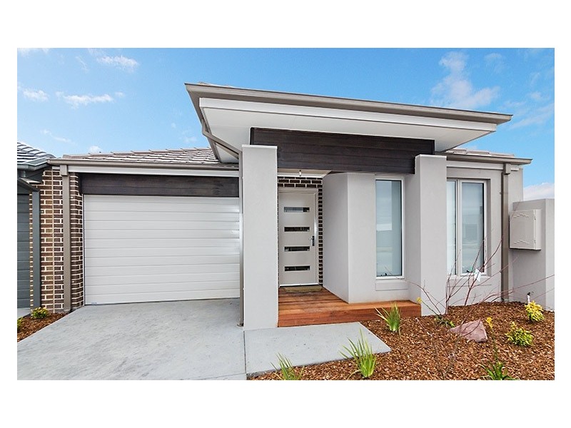 142 Lineham Drive, Cranbourne East VIC 3977