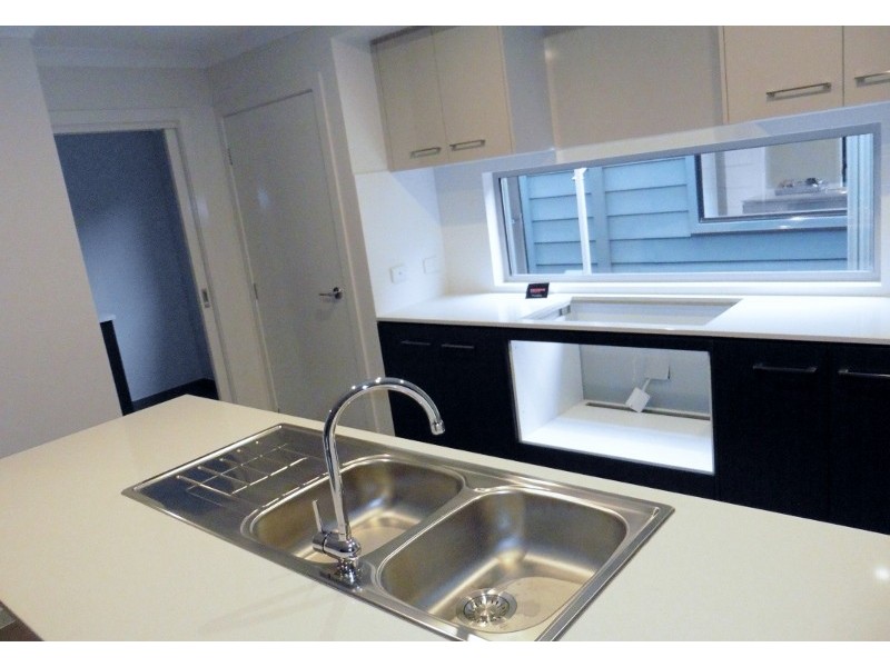 142 Lineham Drive, Cranbourne East VIC 3977