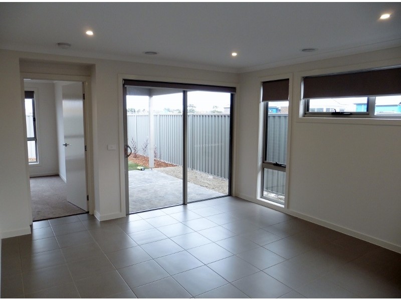 142 Lineham Drive, Cranbourne East VIC 3977