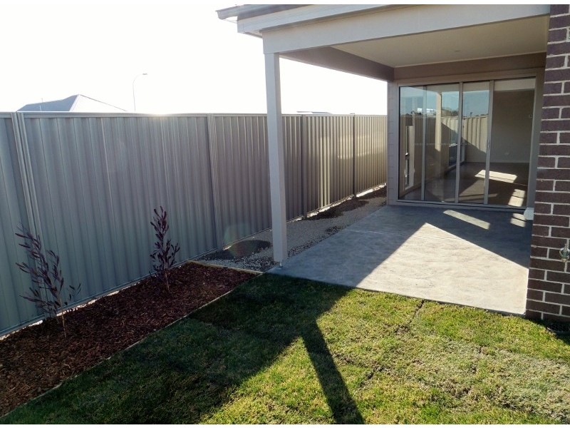 142 Lineham Drive, Cranbourne East VIC 3977