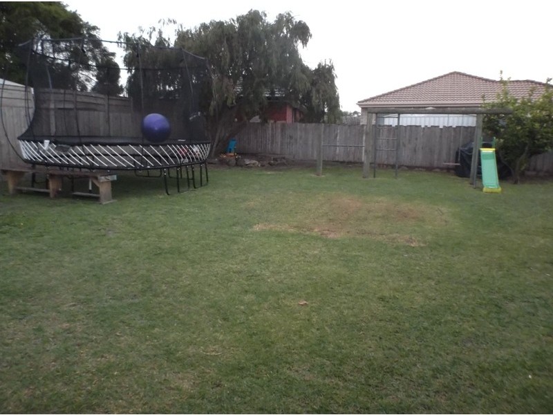 34 Lansell Drive, Cranbourne North VIC 3977