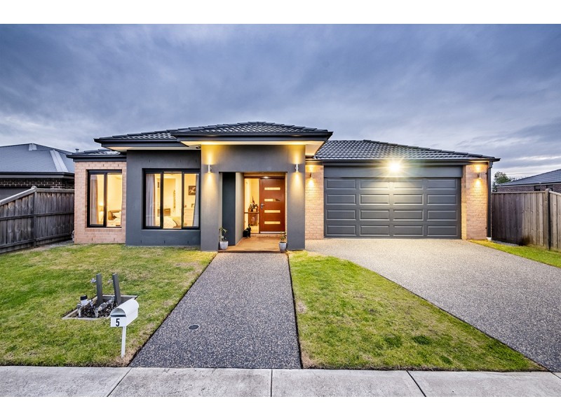 5 Barwon Street, Clyde North VIC 3978