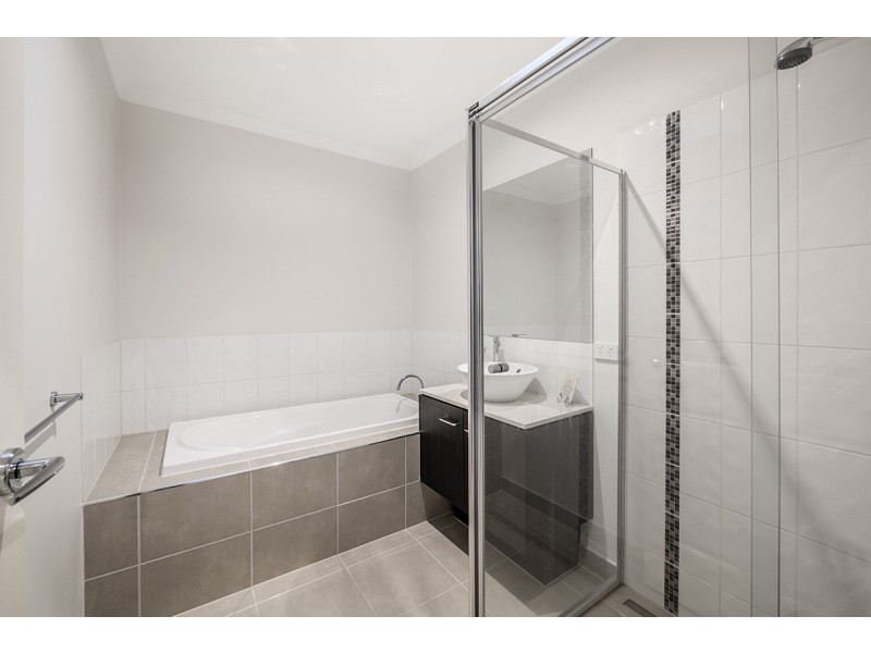 5 Barwon Street, Clyde North VIC 3978