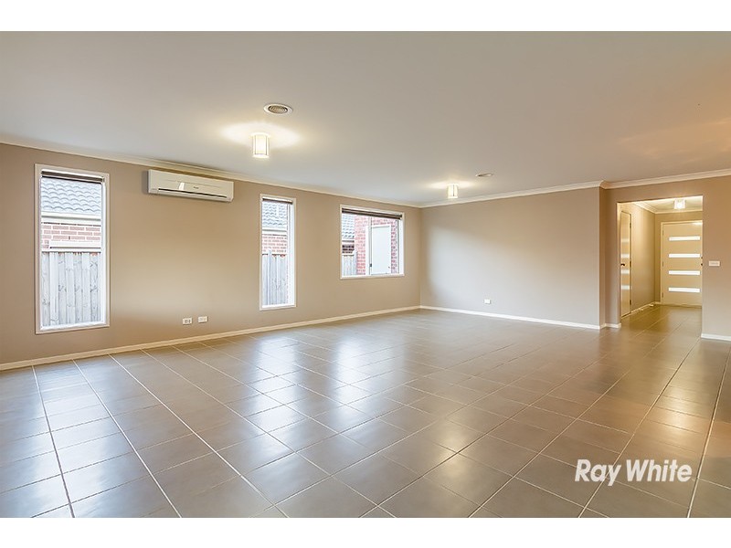 40 Flash Dan Drive, Cranbourne East VIC 3977