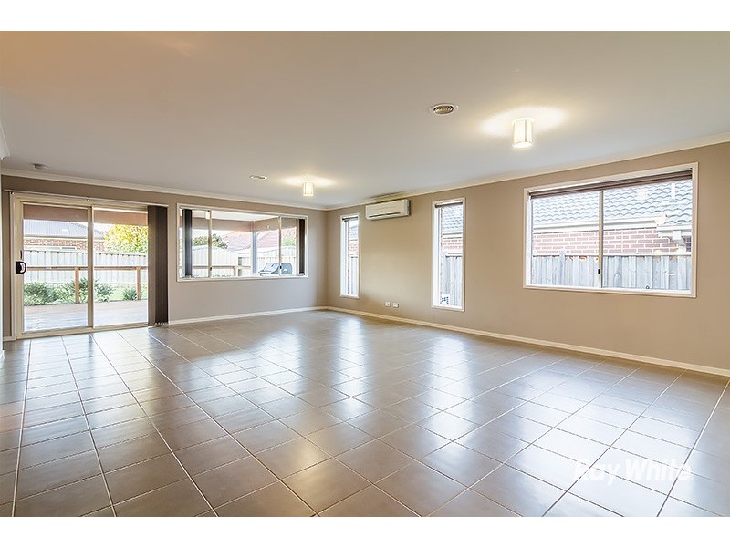 40 Flash Dan Drive, Cranbourne East VIC 3977