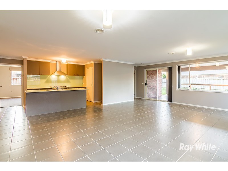 40 Flash Dan Drive, Cranbourne East VIC 3977