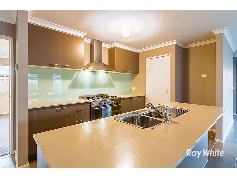 40 Flash Dan Drive, Cranbourne East VIC 3977
