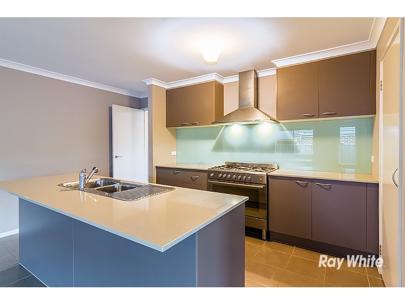 40 Flash Dan Drive, Cranbourne East VIC 3977