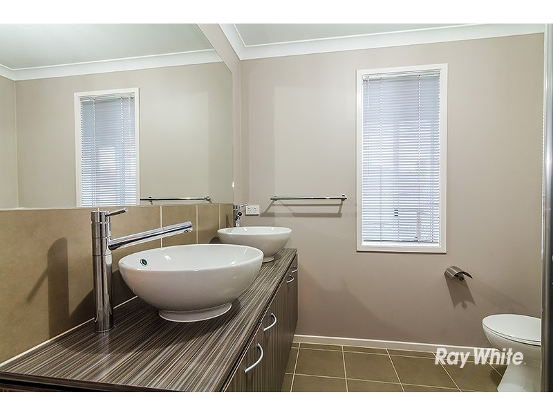 40 Flash Dan Drive, Cranbourne East VIC 3977