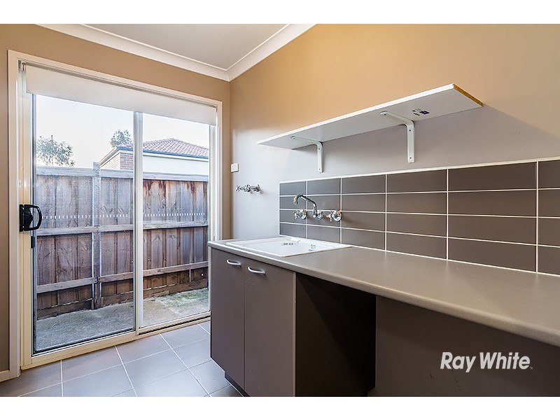 40 Flash Dan Drive, Cranbourne East VIC 3977