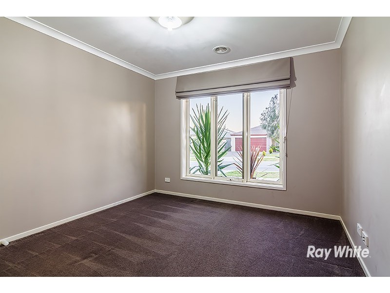 40 Flash Dan Drive, Cranbourne East VIC 3977