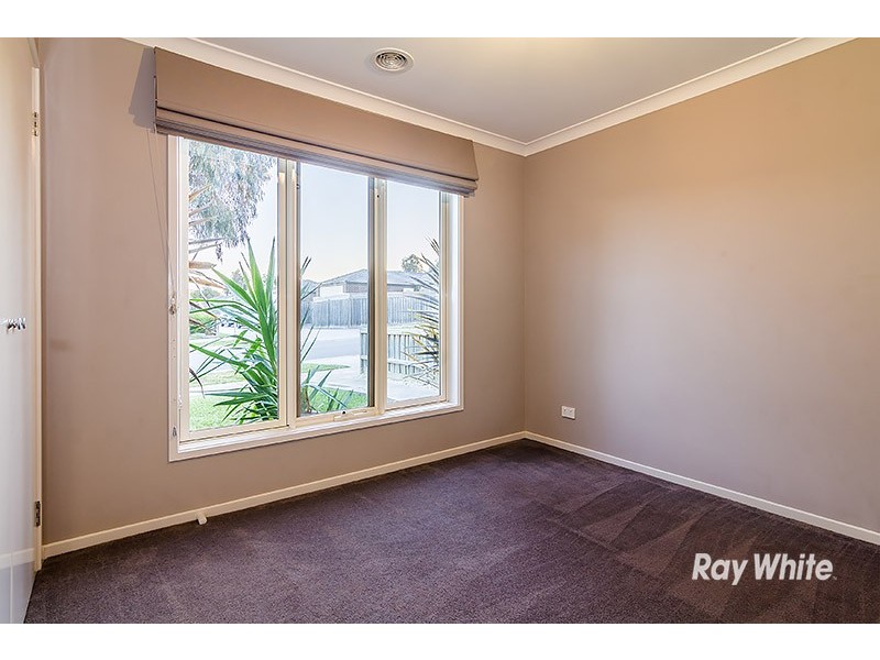 40 Flash Dan Drive, Cranbourne East VIC 3977