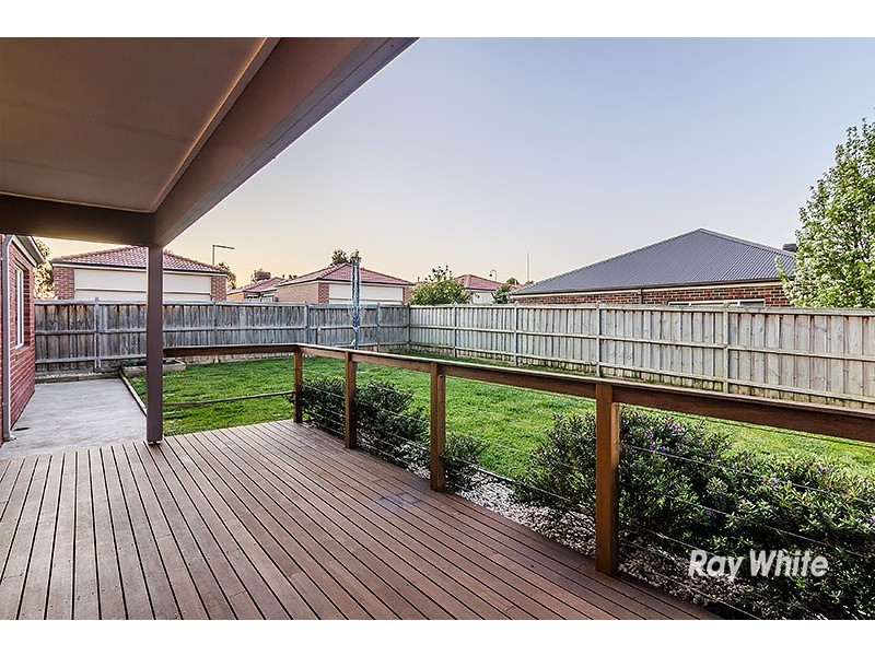 40 Flash Dan Drive, Cranbourne East VIC 3977