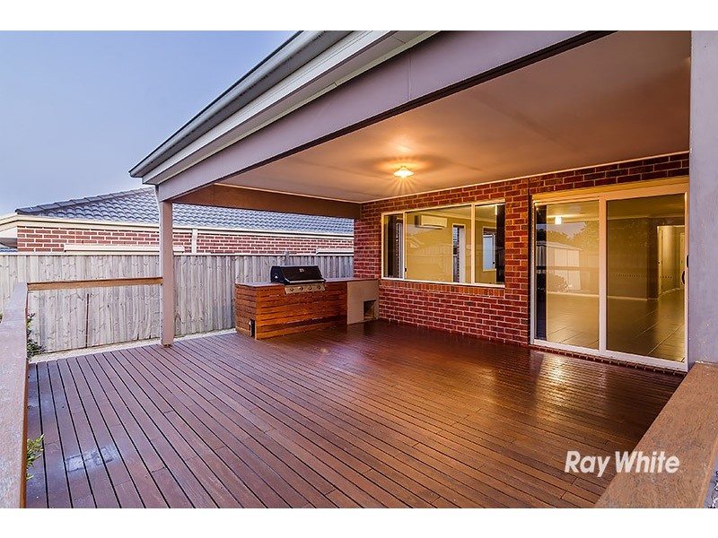 40 Flash Dan Drive, Cranbourne East VIC 3977