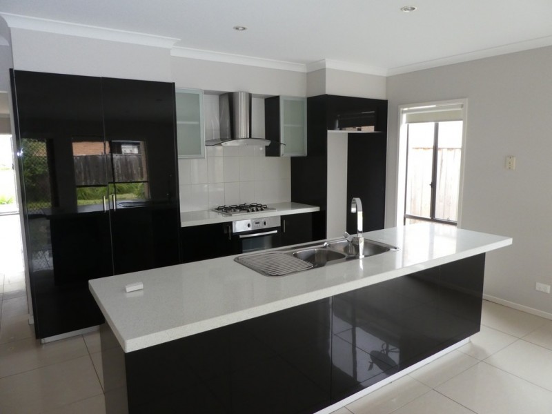 4 Sawgrass Way, Cranbourne West VIC 3977