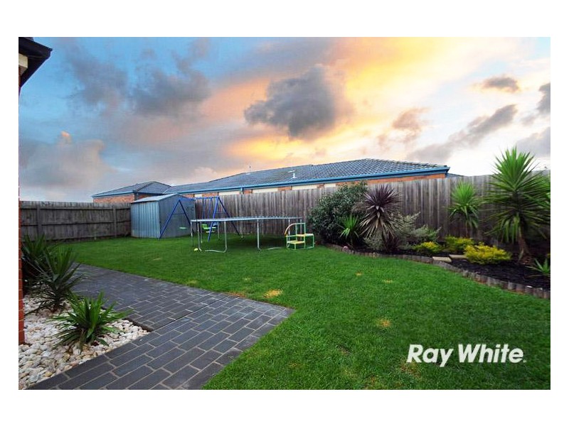 27 Alberton Drive, Cranbourne West VIC 3977