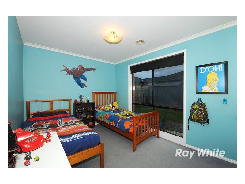27 Alberton Drive, Cranbourne West VIC 3977