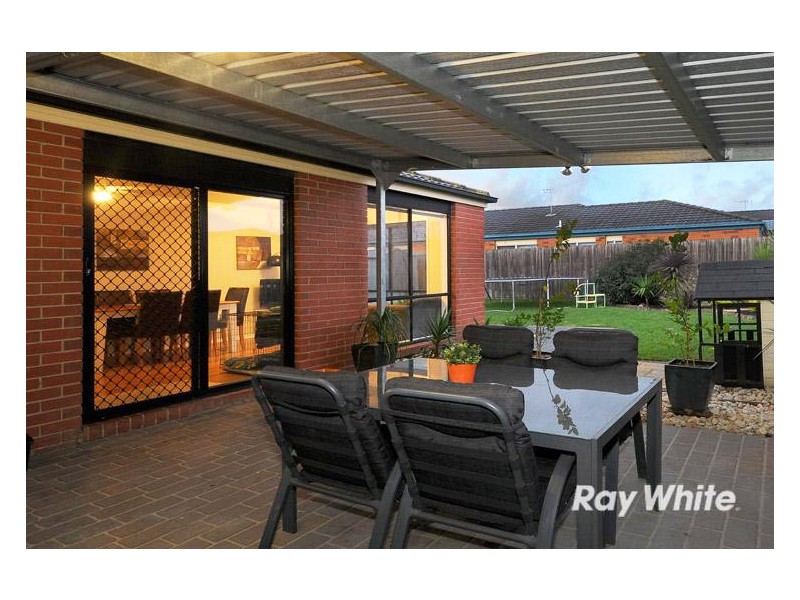 27 Alberton Drive, Cranbourne West VIC 3977