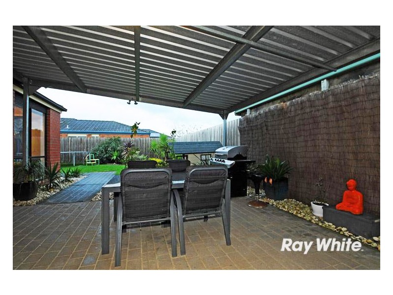 27 Alberton Drive, Cranbourne West VIC 3977