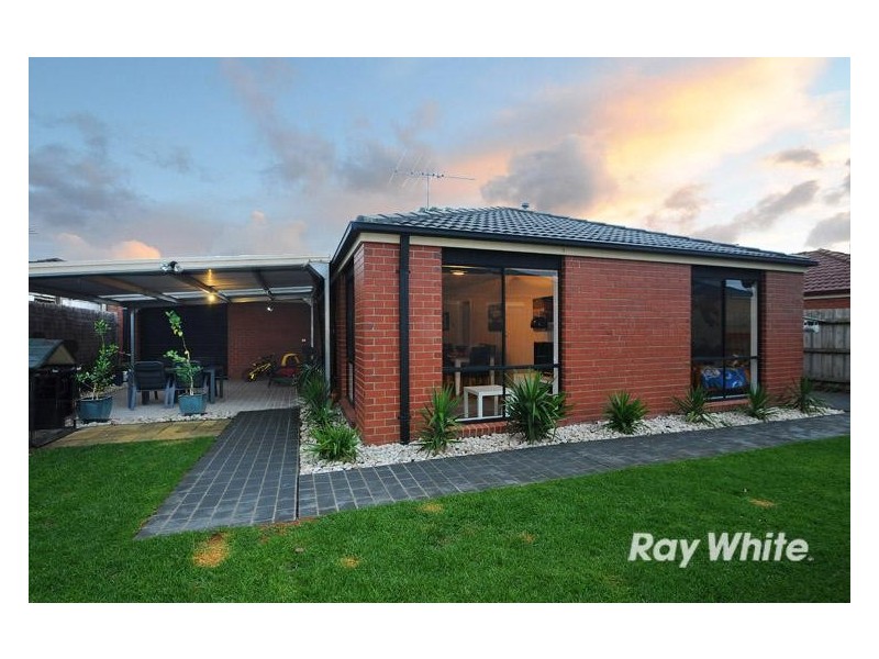 27 Alberton Drive, Cranbourne West VIC 3977