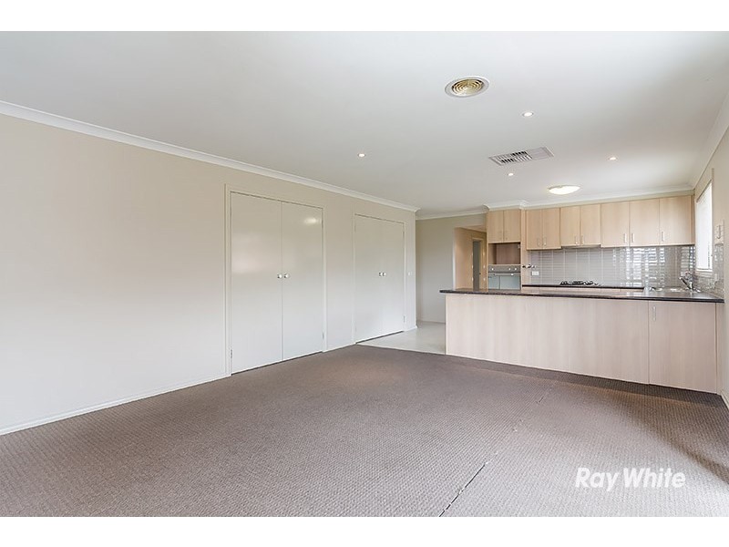 12 Charlbury Crescent, Cranbourne North VIC 3977