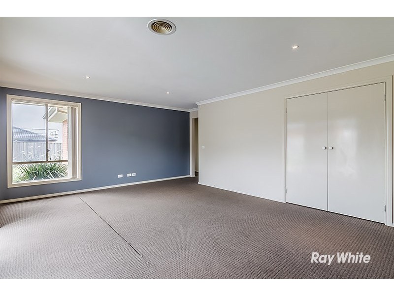 12 Charlbury Crescent, Cranbourne North VIC 3977