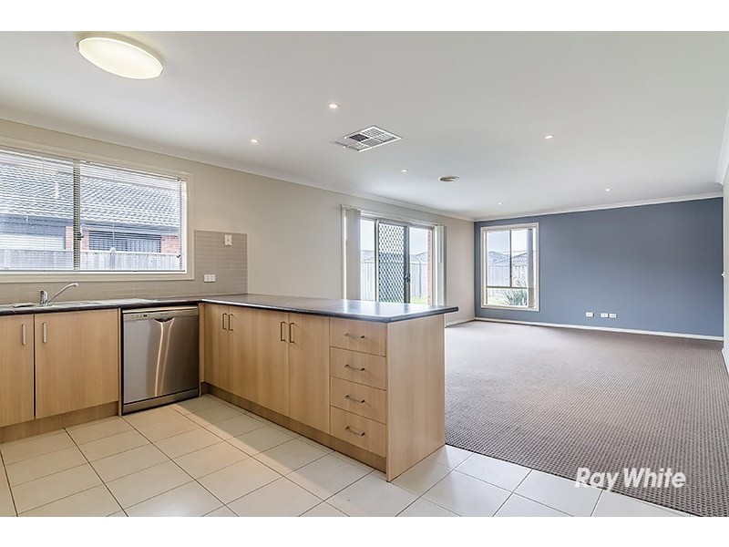 12 Charlbury Crescent, Cranbourne North VIC 3977