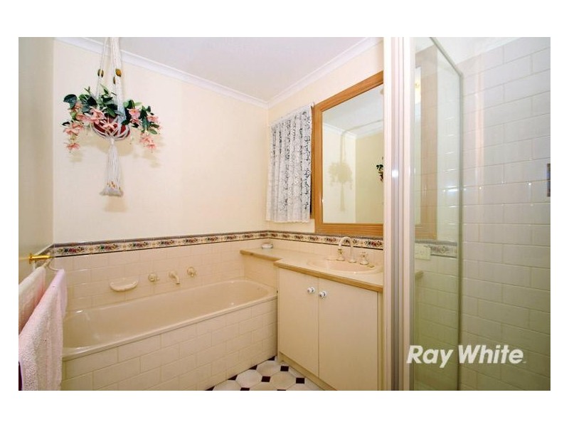 4 Dylan Court, Berwick VIC 3806