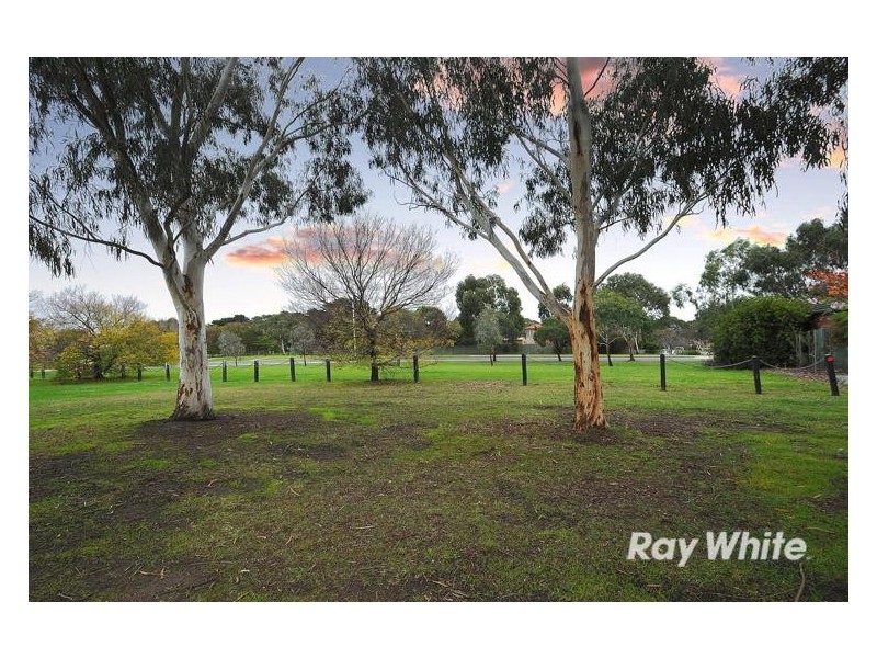 4 Dylan Court, Berwick VIC 3806