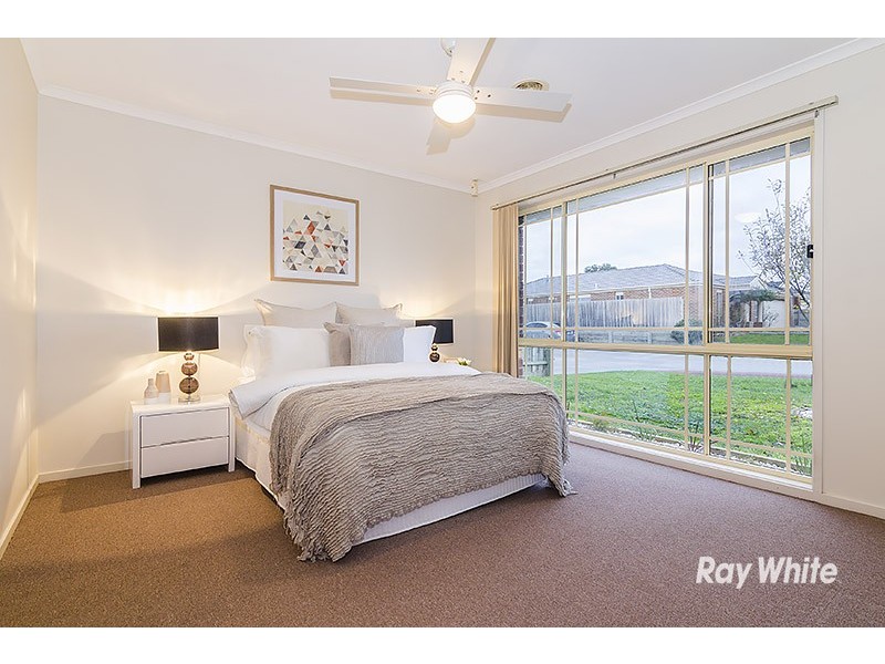 7 Taplan Crescent, Cranbourne West VIC 3977