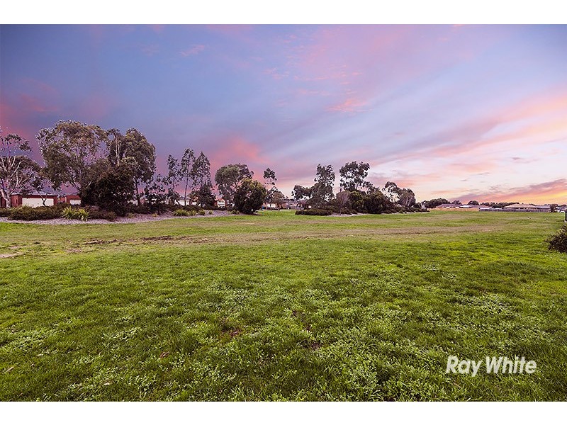 7 Taplan Crescent, Cranbourne West VIC 3977