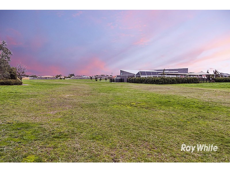 7 Taplan Crescent, Cranbourne West VIC 3977