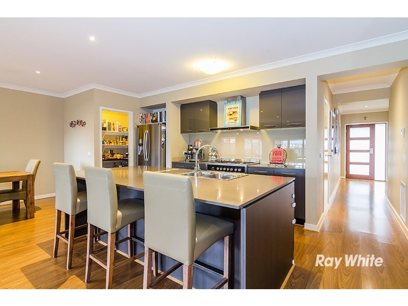 19 Gelderland Drive, Clyde North VIC 3978