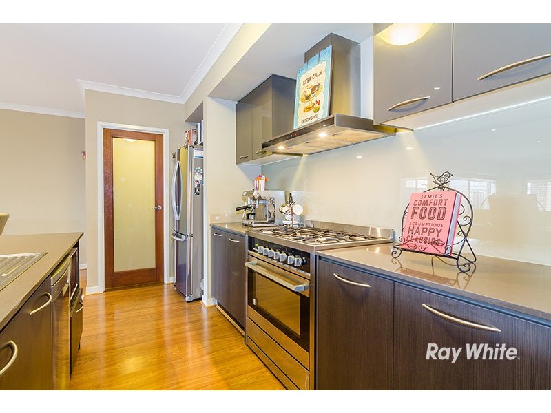 19 Gelderland Drive, Clyde North VIC 3978